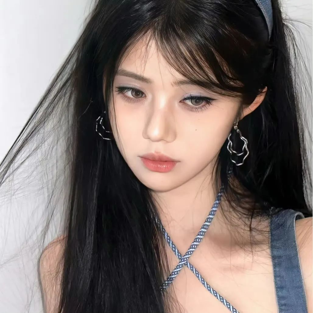 美女照片游泳写真壁纸_美女照片卡通教程