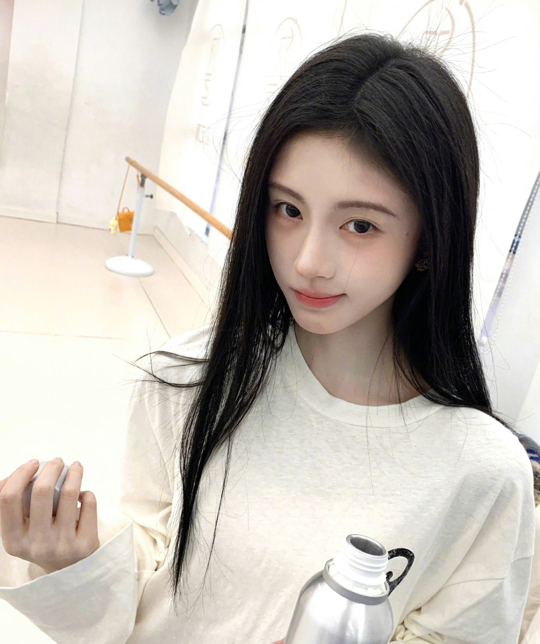 美女头像冷酷_美女照片游泳壁纸