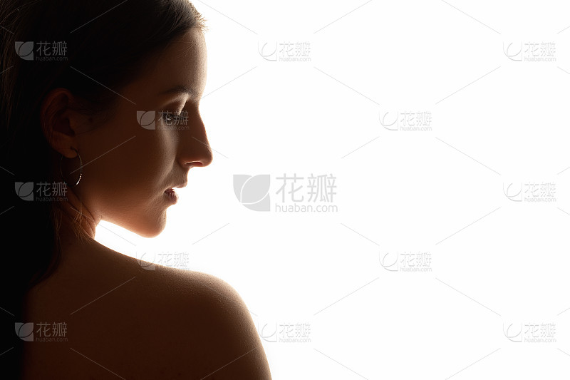 绘画插图肖像女人帽子矢量高雅蓝色背景侧面像中老年女人背景分离_美女头像真人
