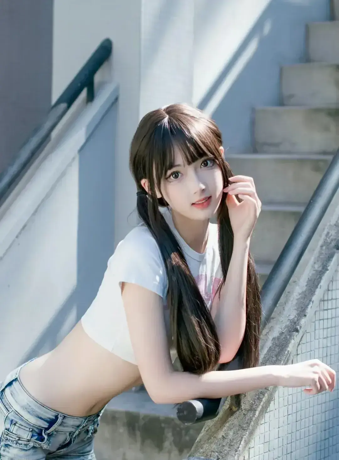 卷发小公主_美女自拍