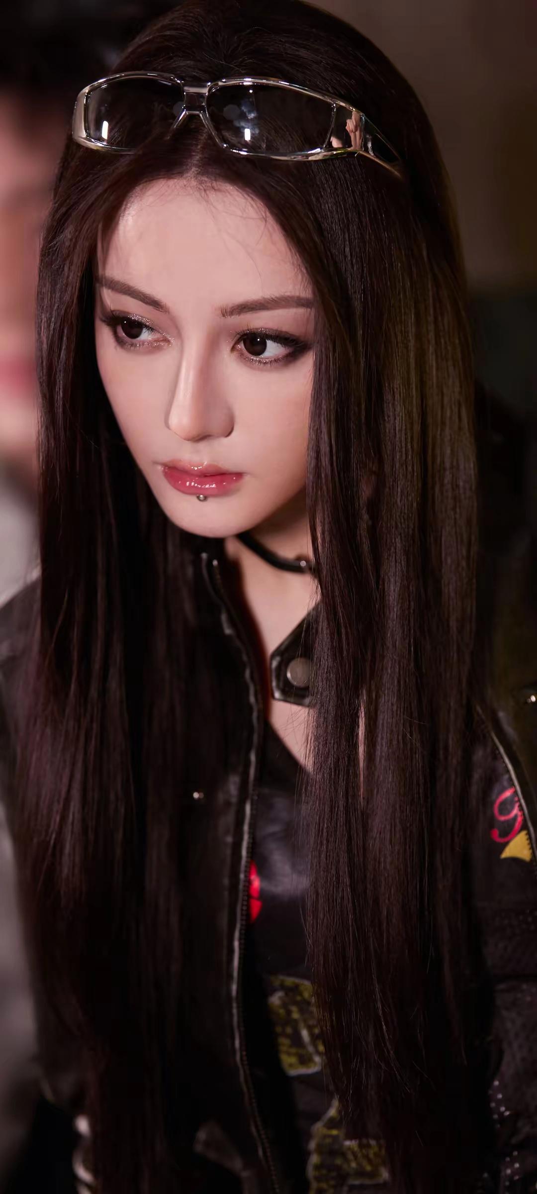 美女壁纸迪丽热巴今天也很有霁枫壁纸的动态_美女图片微信头像真人背影