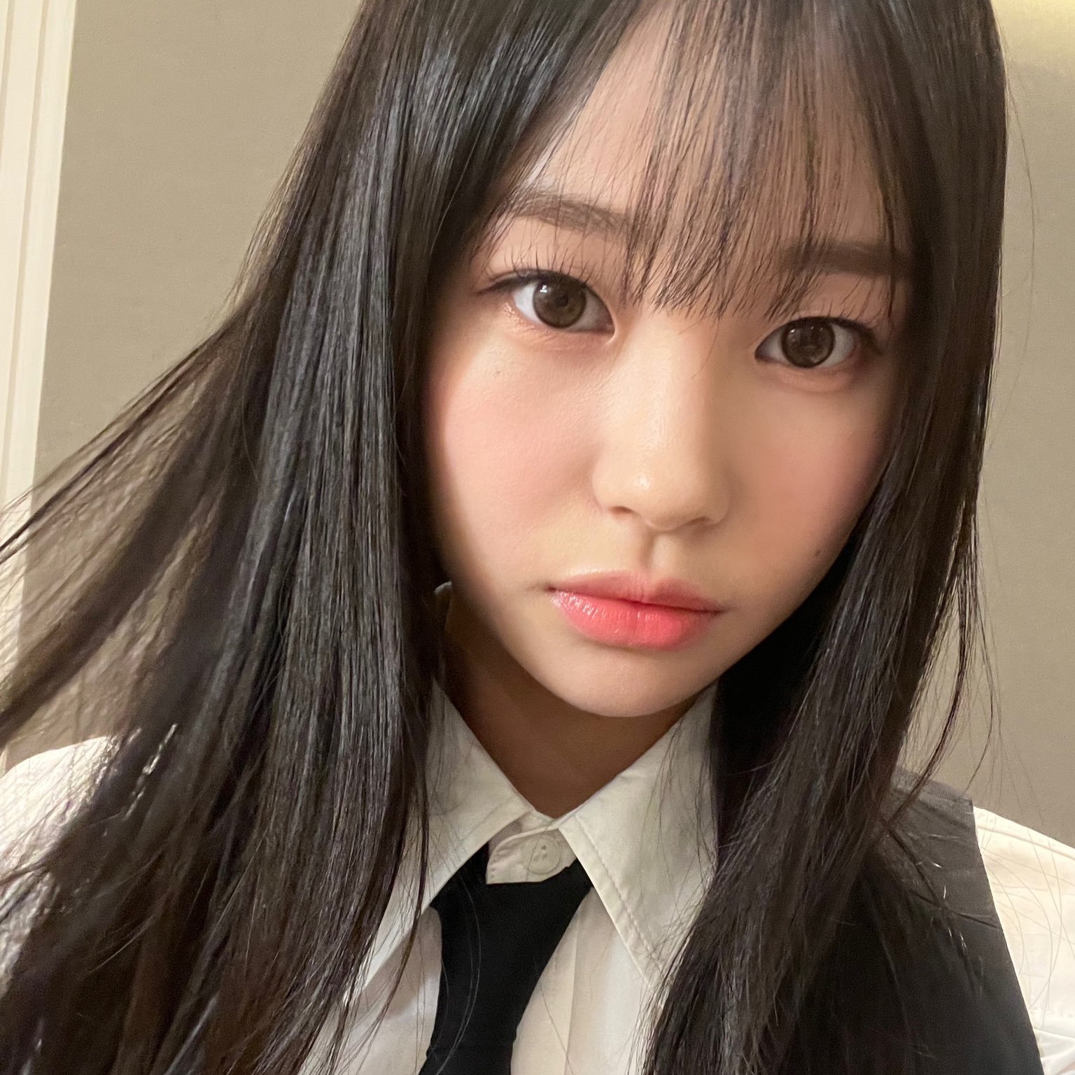美女头像真人微信_美女头像真人背影