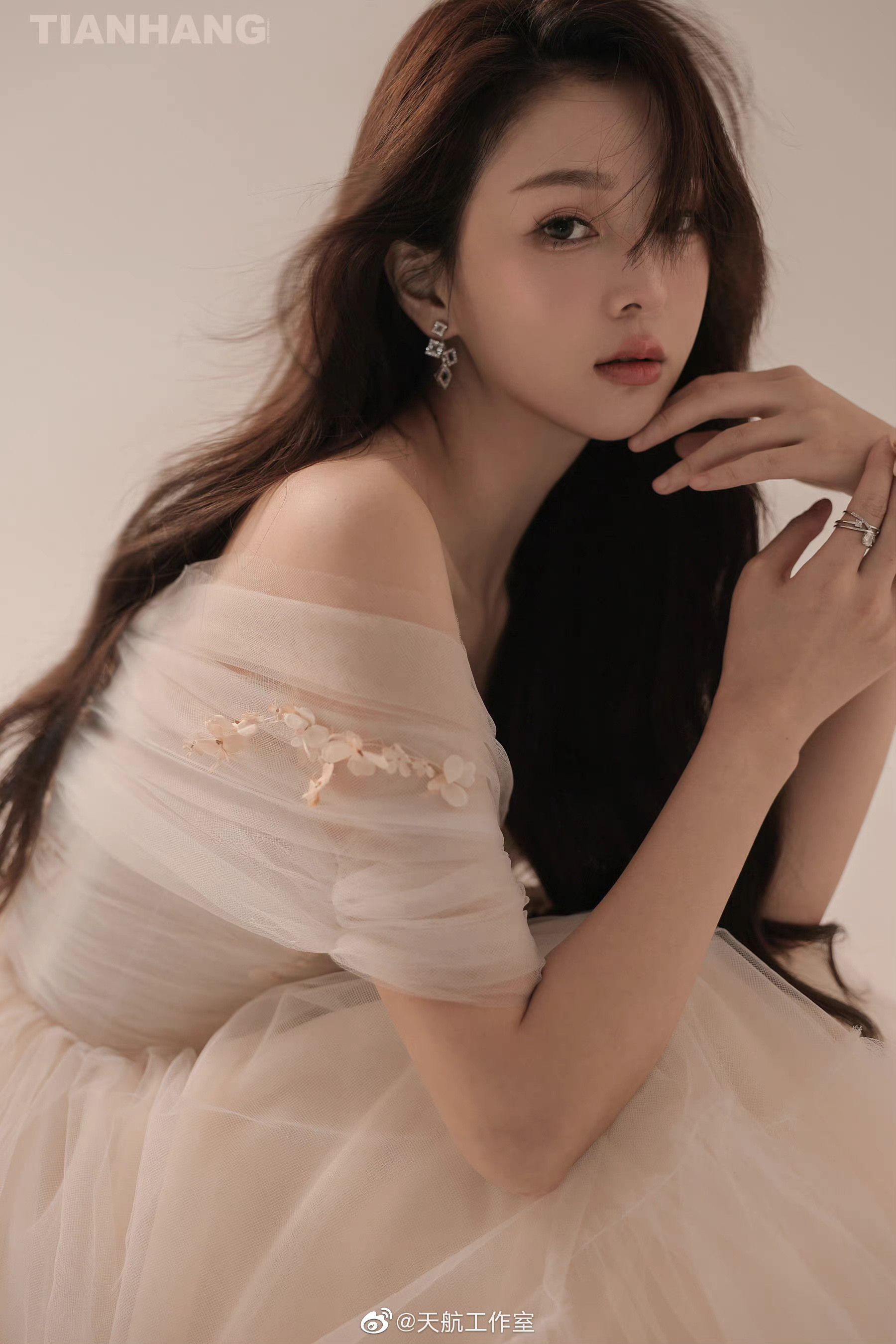黄圣依包臀裙_美女头像甜美