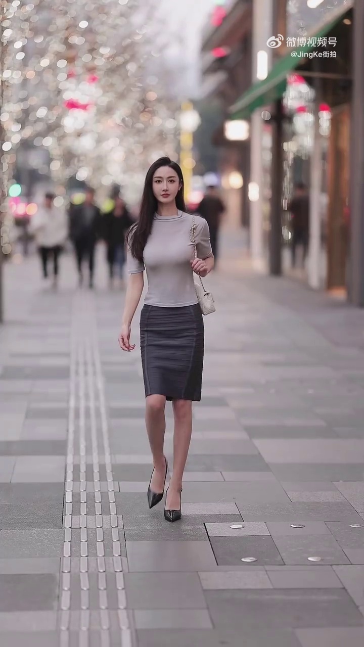 街拍美女路客文化_美女头像图片真人