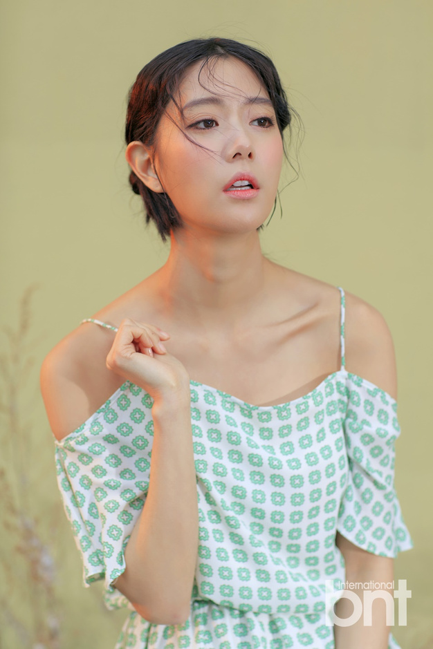 美女头像甜美背影_美女自拍