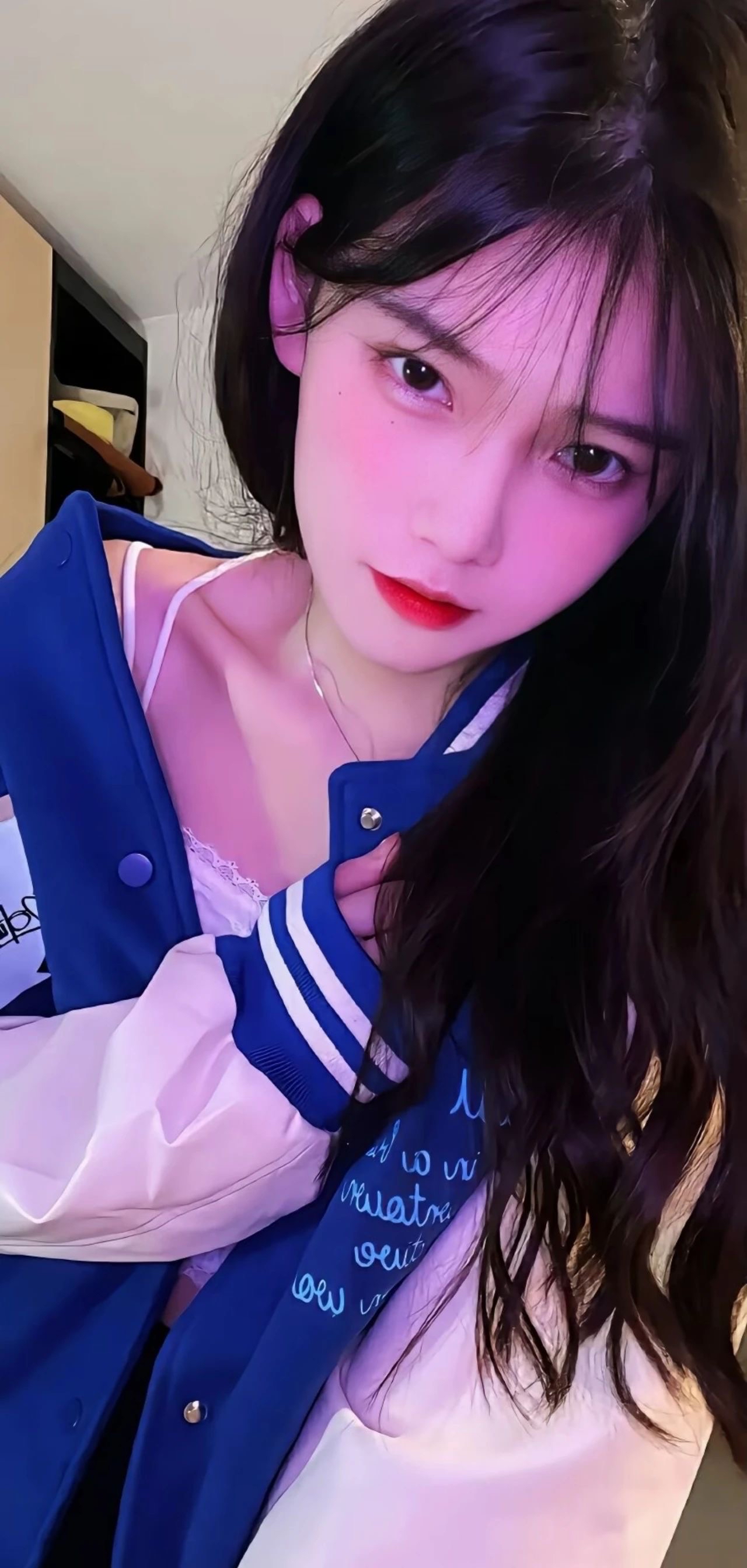 美女壁纸手机壁纸_美女自拍背影微信头像