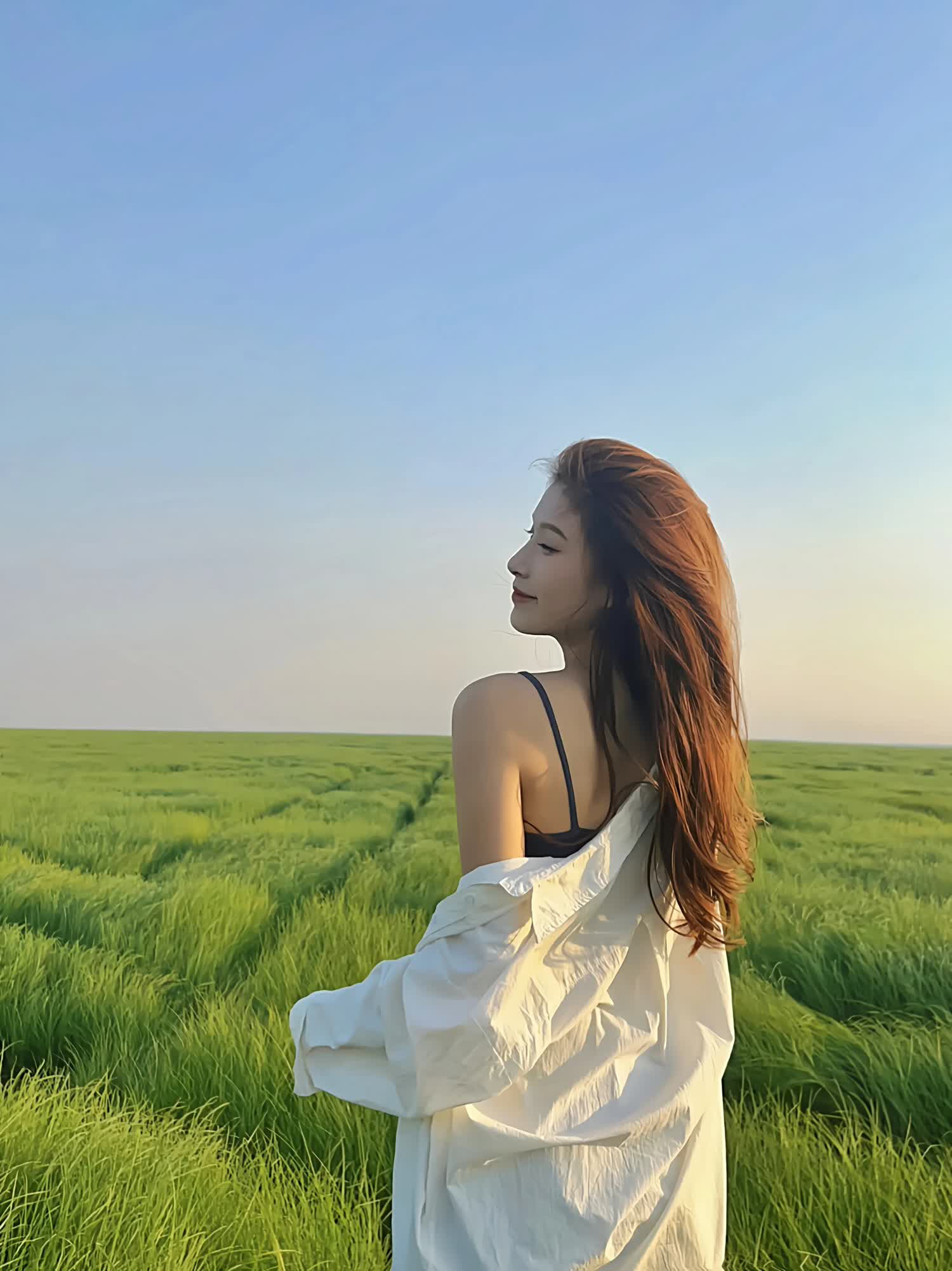 夏天实景感光影海景礁石花朵背景_美女壁纸手机壁纸图片身材养眼