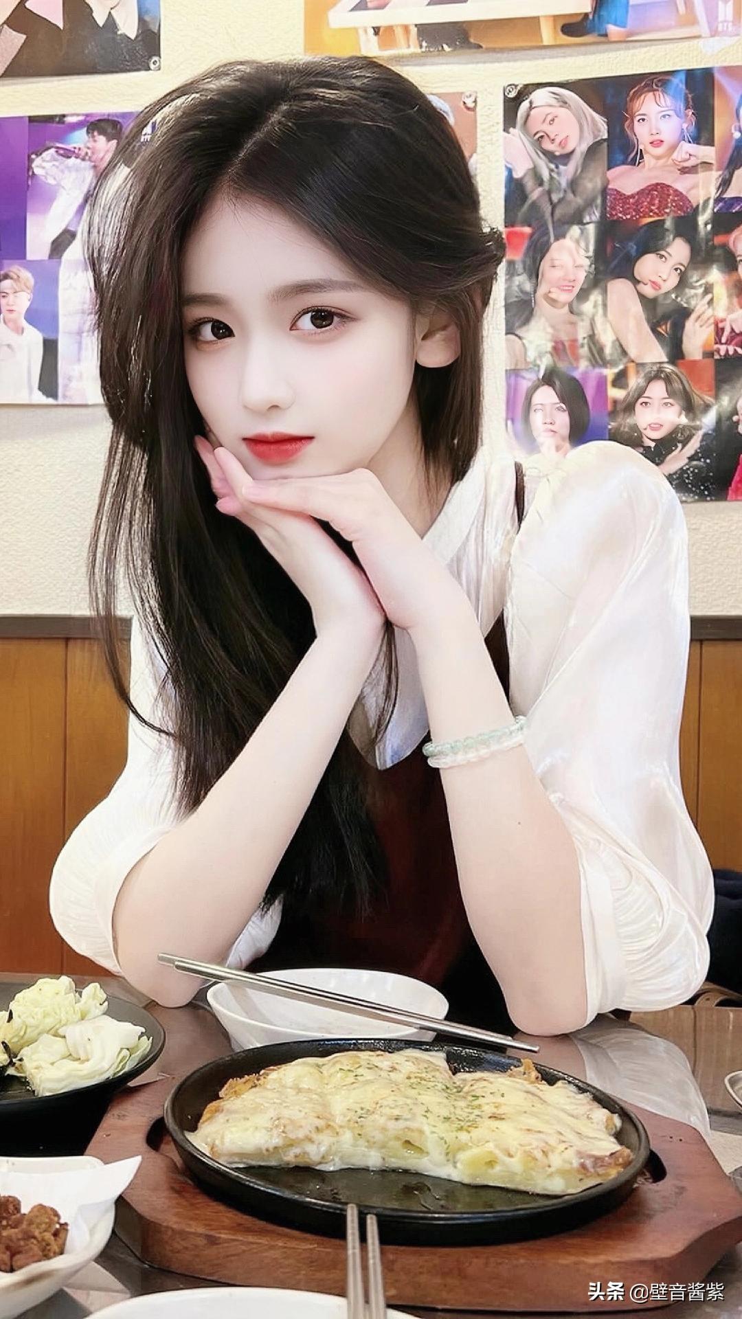 清新美女壁纸今日头条_美女时尚街拍