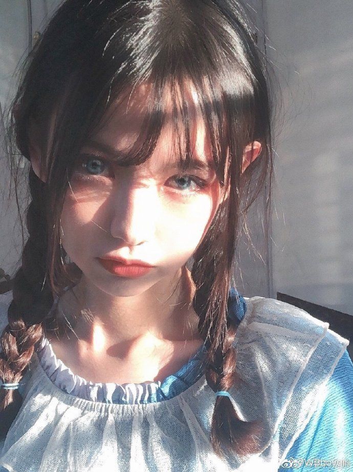 手绘油画棒快乐人物形象贴纸元素_美女头像图片真人