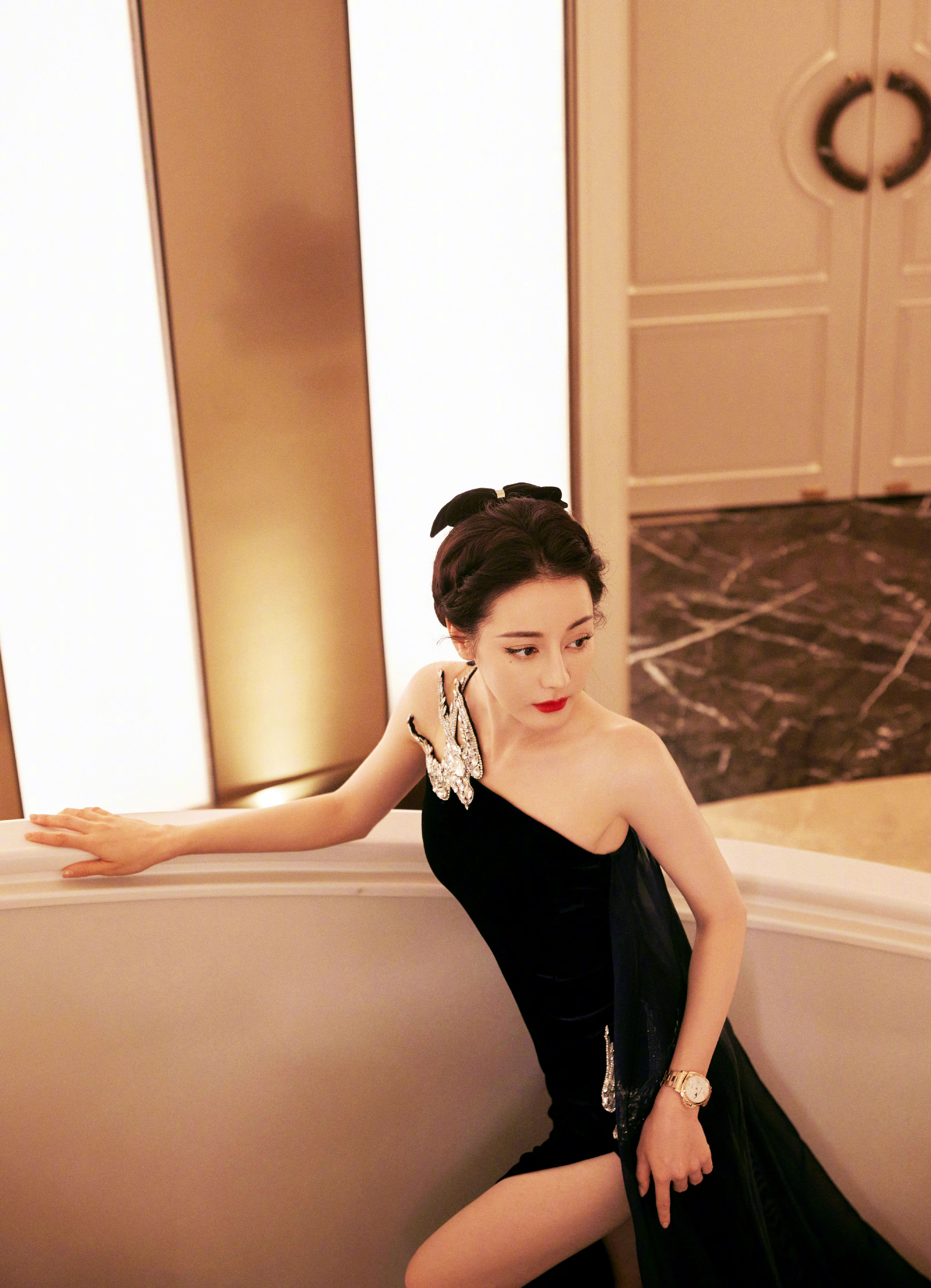 陈都灵新中式旗袍孔雀妆_美女时尚街拍