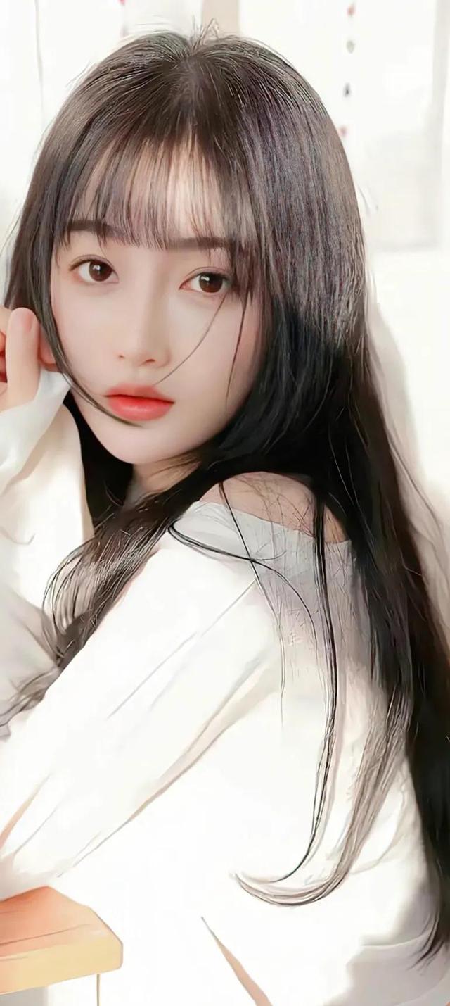李知恩居家写真玻璃杯美女壁纸_美女头像真人高冷