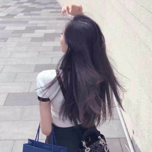 奕颜整理侵删致歉真人女生头像背影_美女时尚街拍