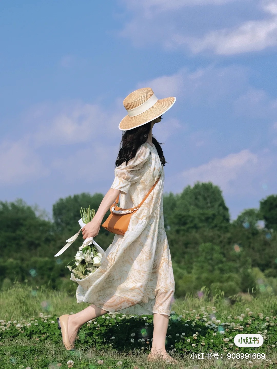 小清新美女_美女照片真人图片背面