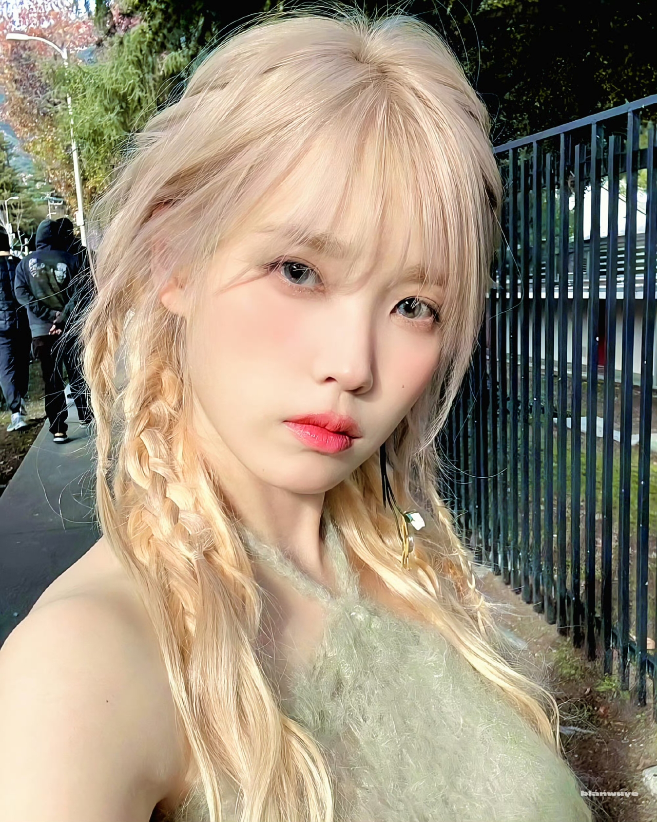 极度淫荡の多女圣诞趴1_极度淫荡骚女3P名场面 - 头像