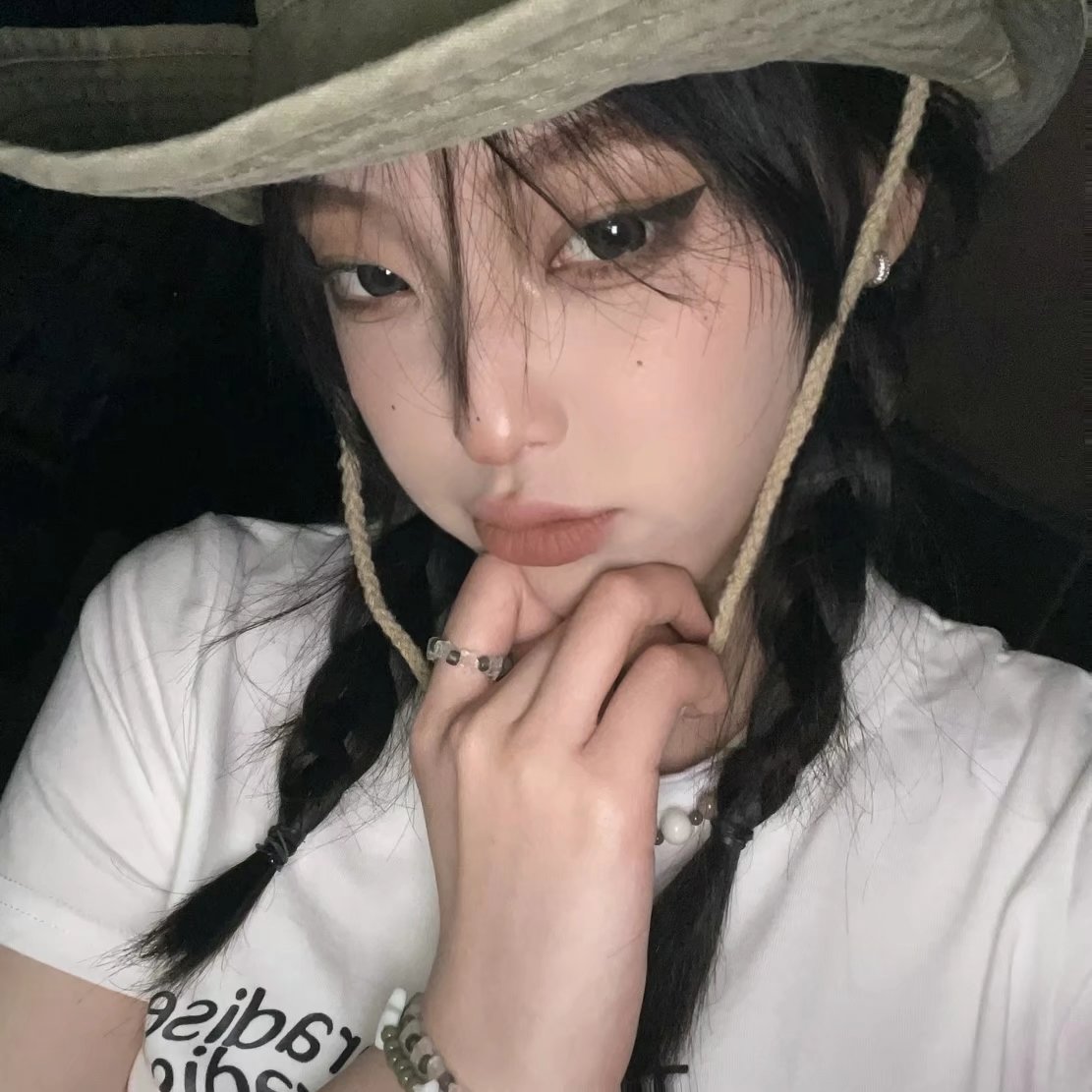 美女照片手机挡脸头像_美女图片微信头像