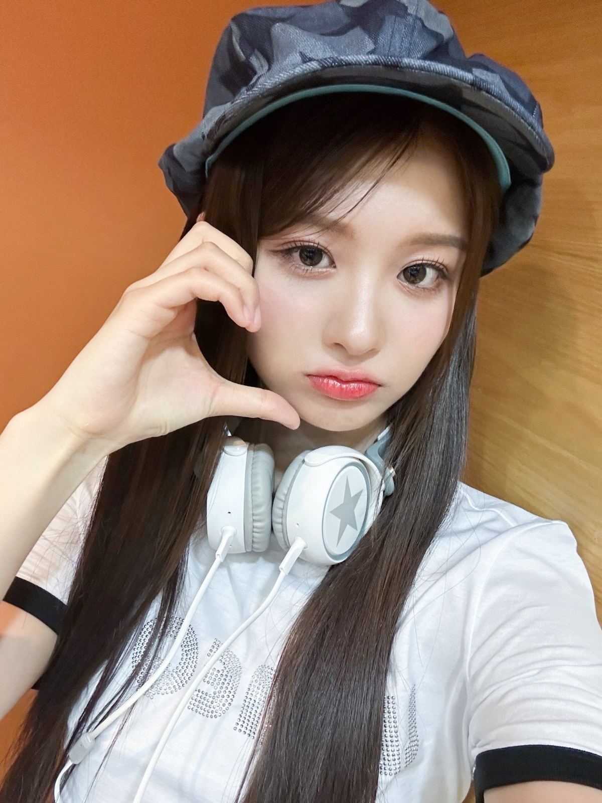美女照片手机挡脸头像_美女照片头像真人图片