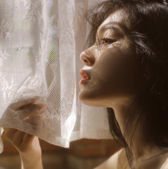 美女照片侧脸好看头像_美女照片背影侧面唯美