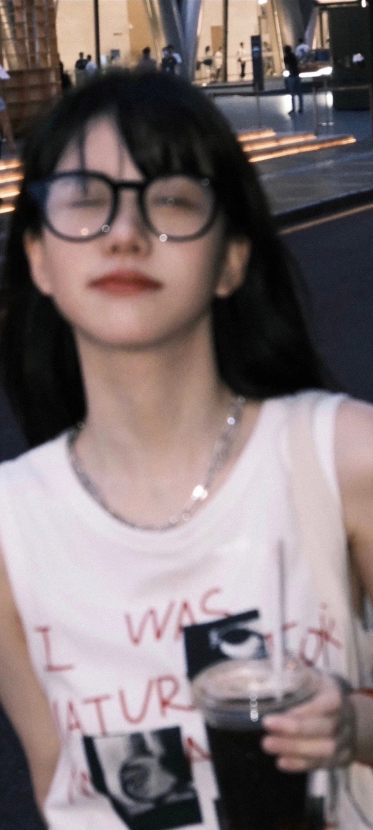美女壁纸手机壁纸_美女头像甜美卡通