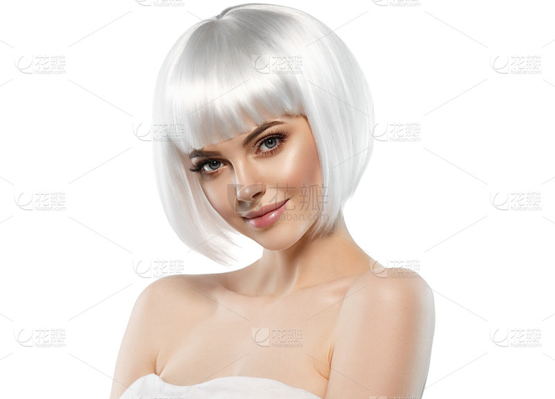 美丽的亚洲女人肖像美丽的女人抚摸着她的脸具有青春和护肤理念的人在粉红色背景上隔离_美女头像真人头像可爱