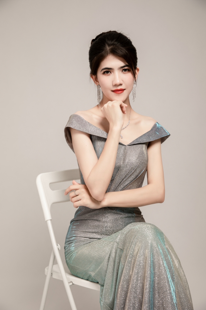 镜中美丽的新娘_美女壁纸