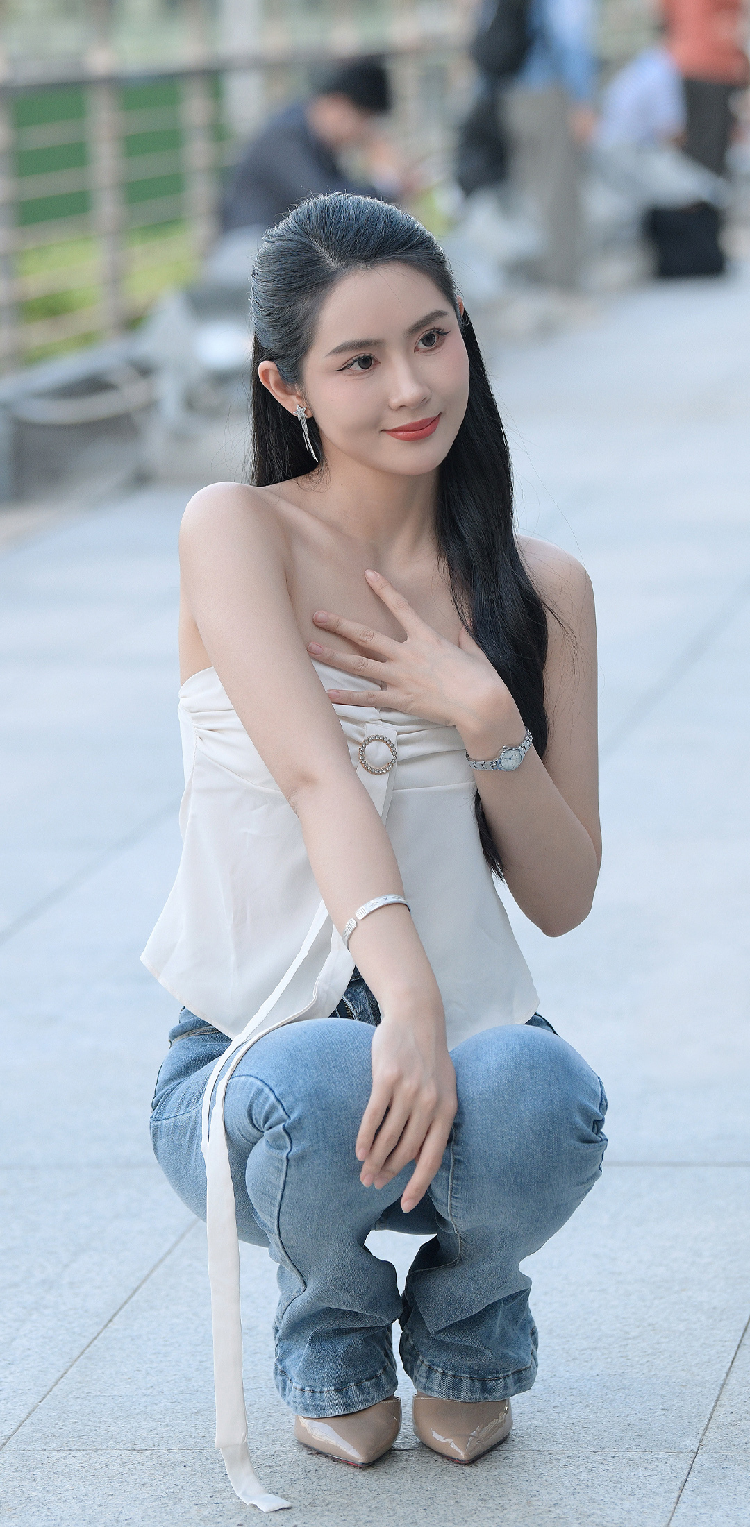 文淇时尚街拍_美女照片游泳壁纸