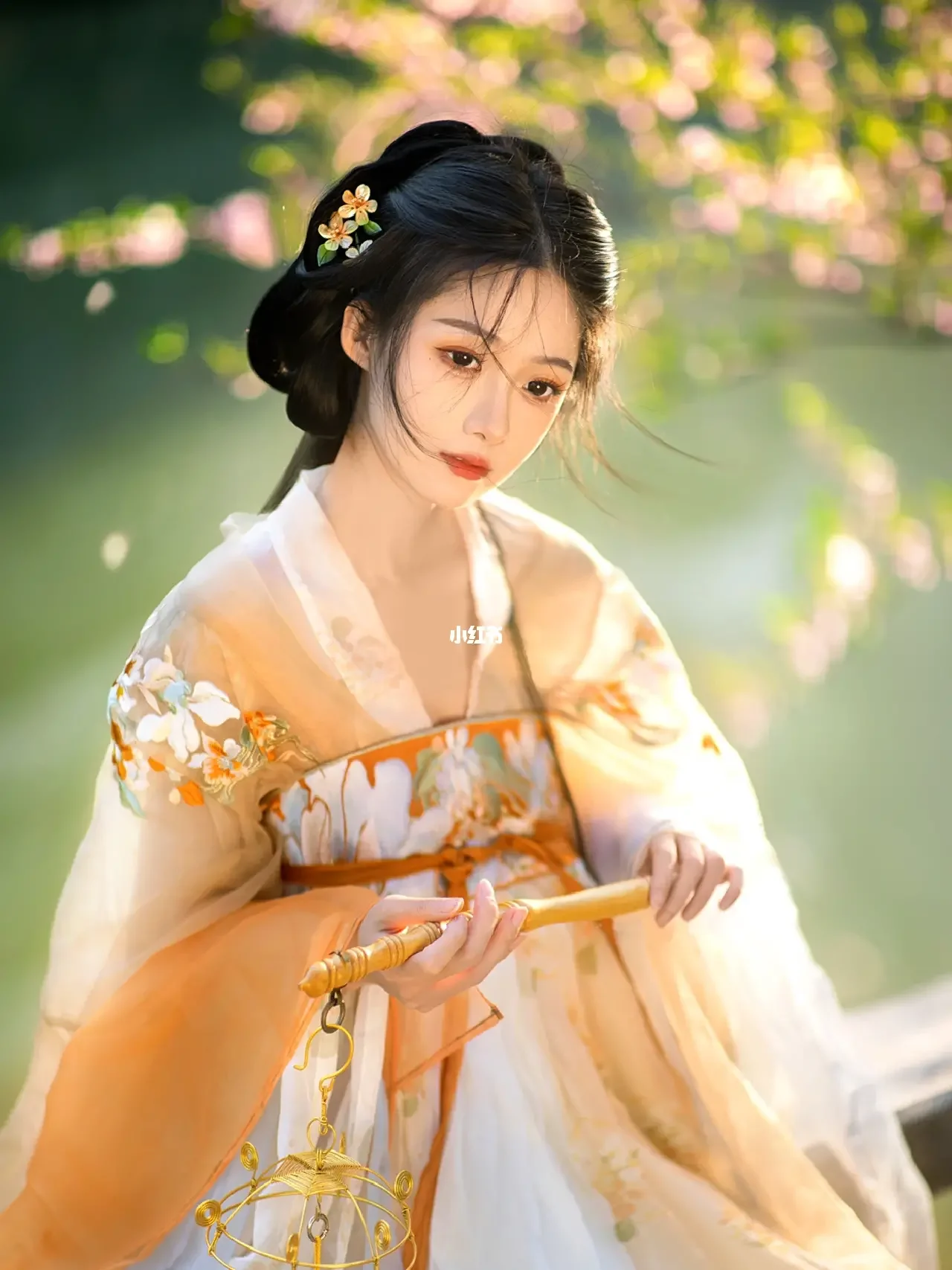 提裙子小红书搜索_美女头像真人很吸引人