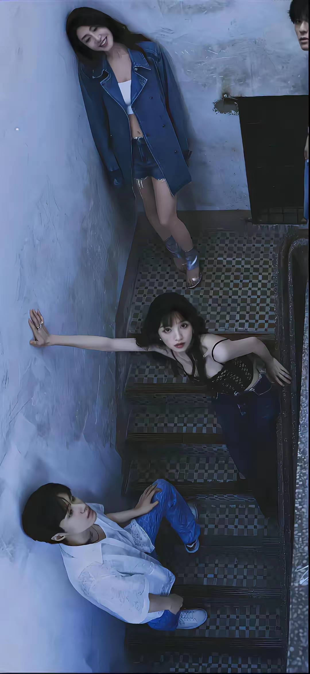 灵语美女照片背影侧面