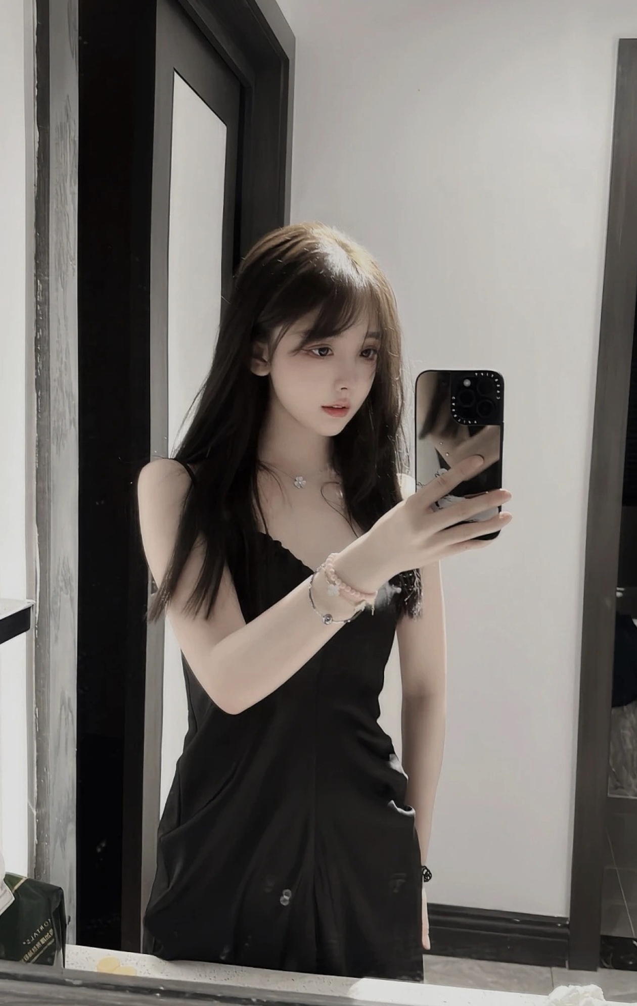 旅行爱好者人物摄影素材_美女高雅造型