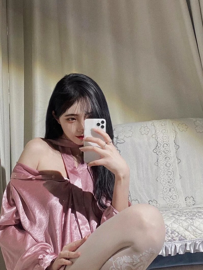 海报户外风景晒照杂志风模板_美女图片微信头像真人背影