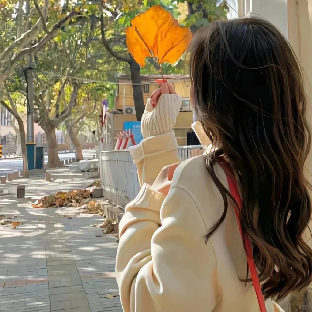 直播头像女小红书搜索_美女照片真人图片背面
