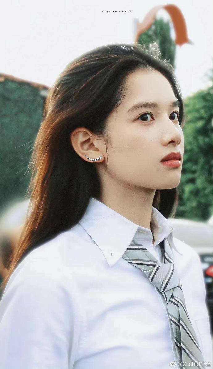 一个女人的面部表情_美女头像真人版