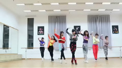 是在酒吧里混音音乐有概念的女人迷人的女人独自混音音乐_美女壁纸手机壁纸