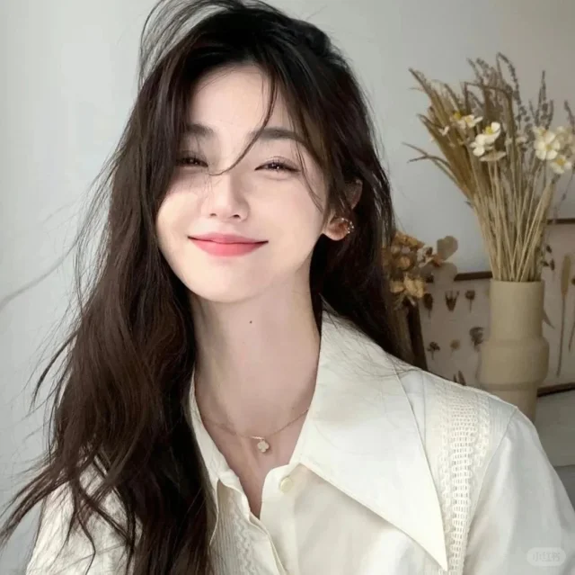 独处的时候最迷人颜值很高的女生头像真人_美女头像高冷
