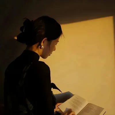 服装服饰女模特_美女热舞